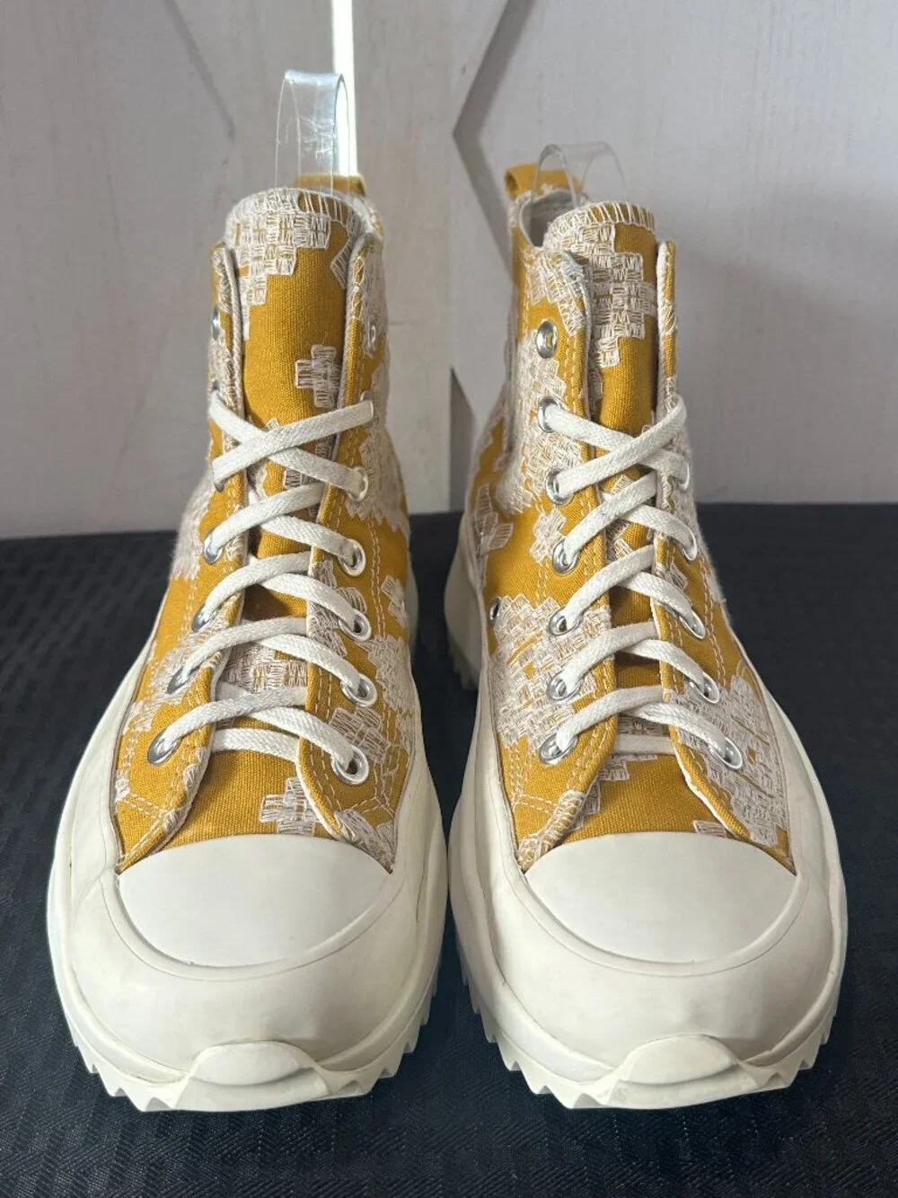 Converse Run Star Hike High Top Embroidered Sneakers Women’s 7 Men’s 5.5